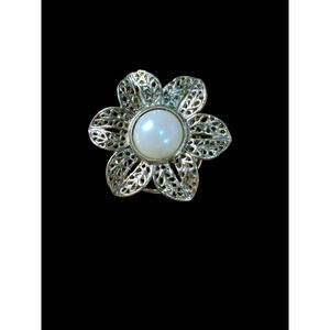 Gold tone with faux pearl scarf clip